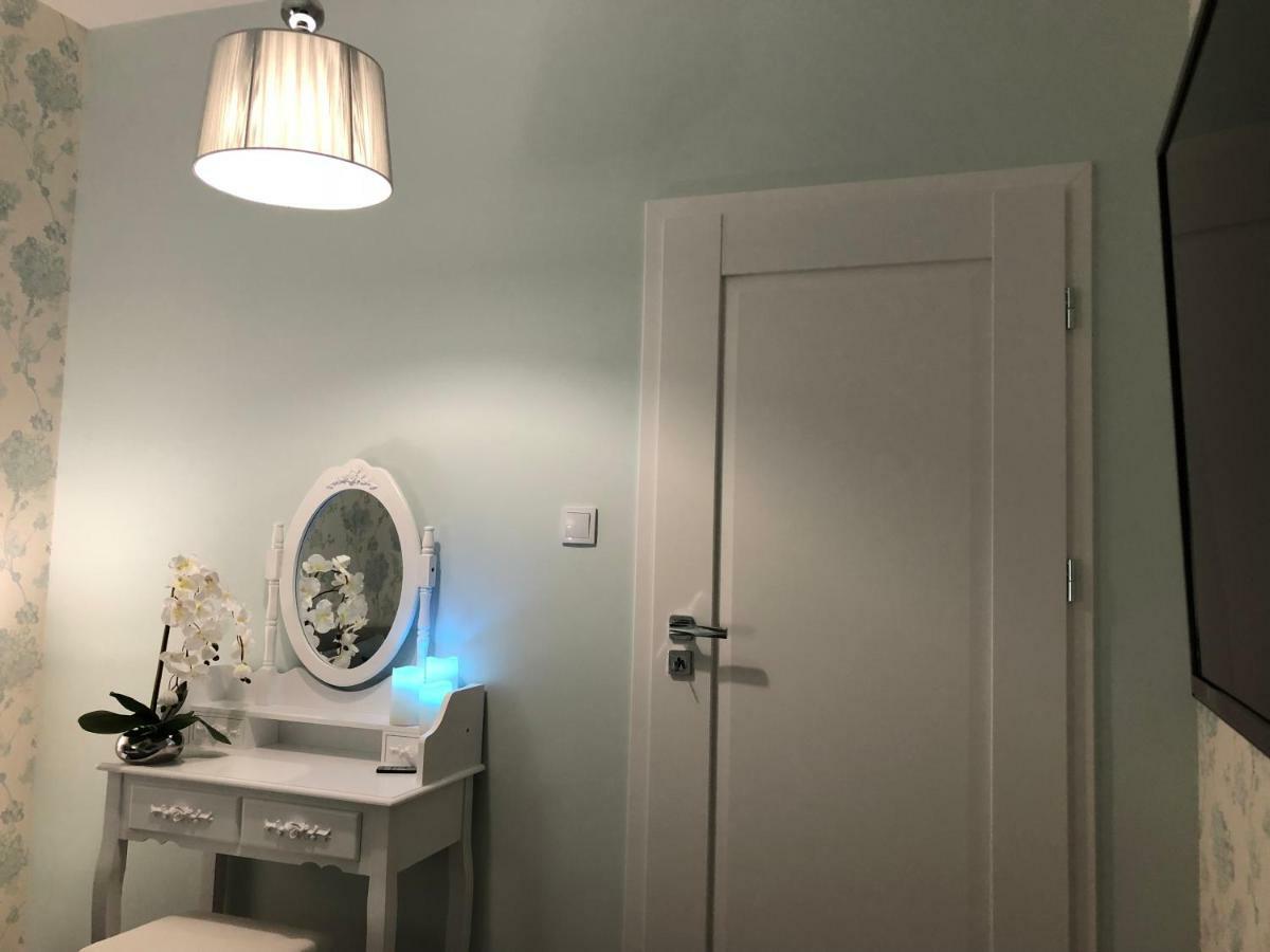 Family & Business Elegant Apartments Ul Warszawska - 2 Bedroom, Balcony, Parking Kielce Eksteriør billede