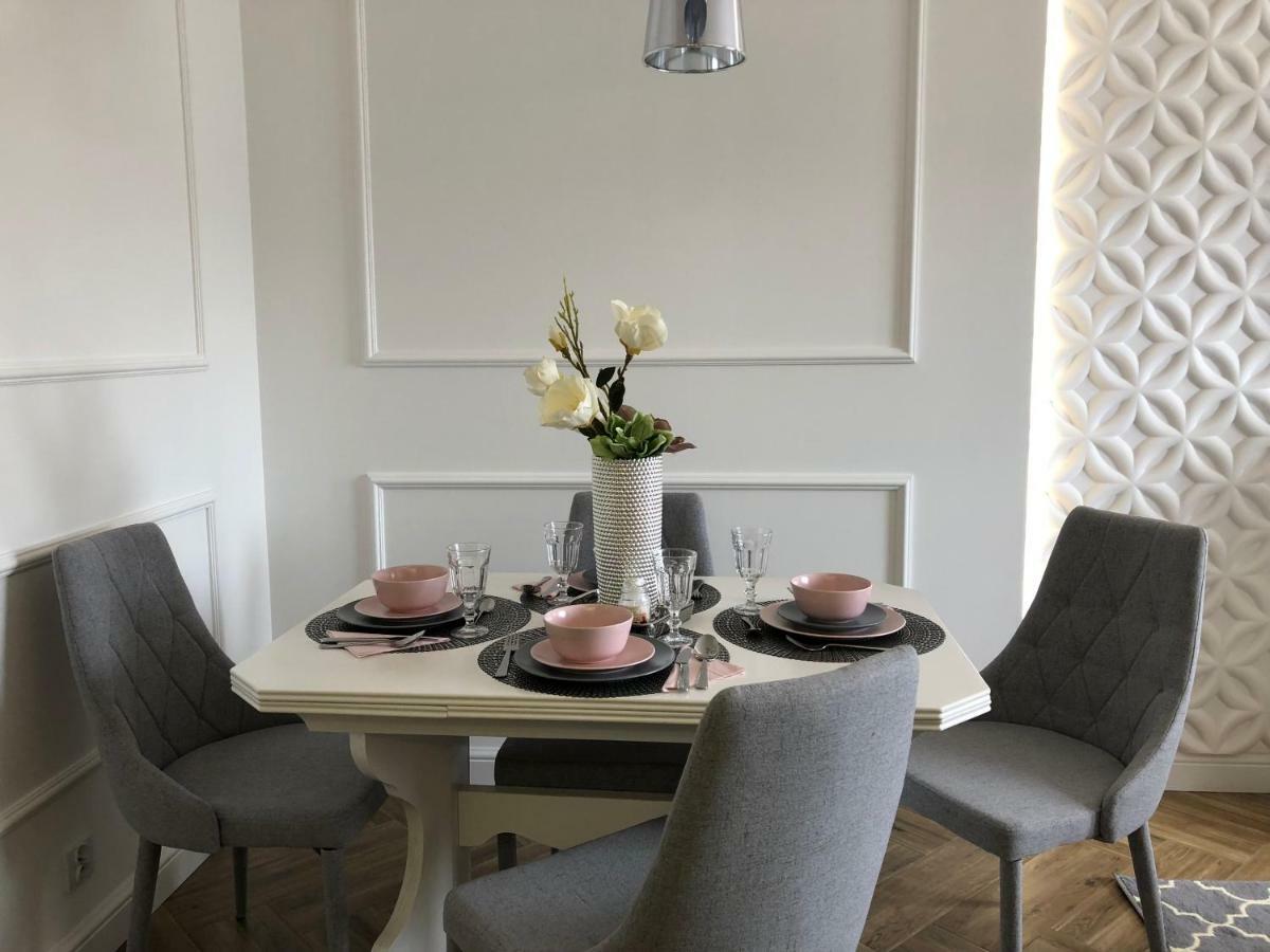 Family & Business Elegant Apartments Ul Warszawska - 2 Bedroom, Balcony, Parking Kielce Eksteriør billede