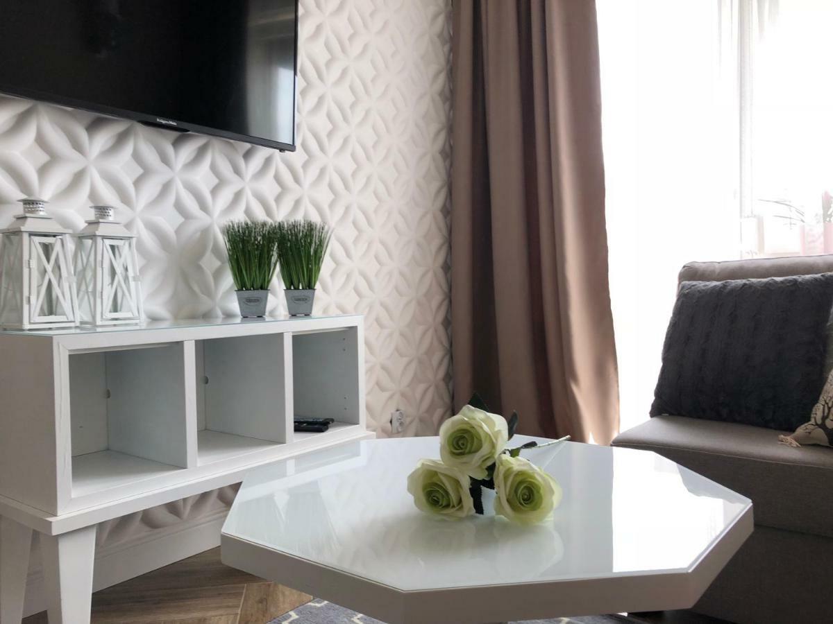 Family & Business Elegant Apartments Ul Warszawska - 2 Bedroom, Balcony, Parking Kielce Eksteriør billede